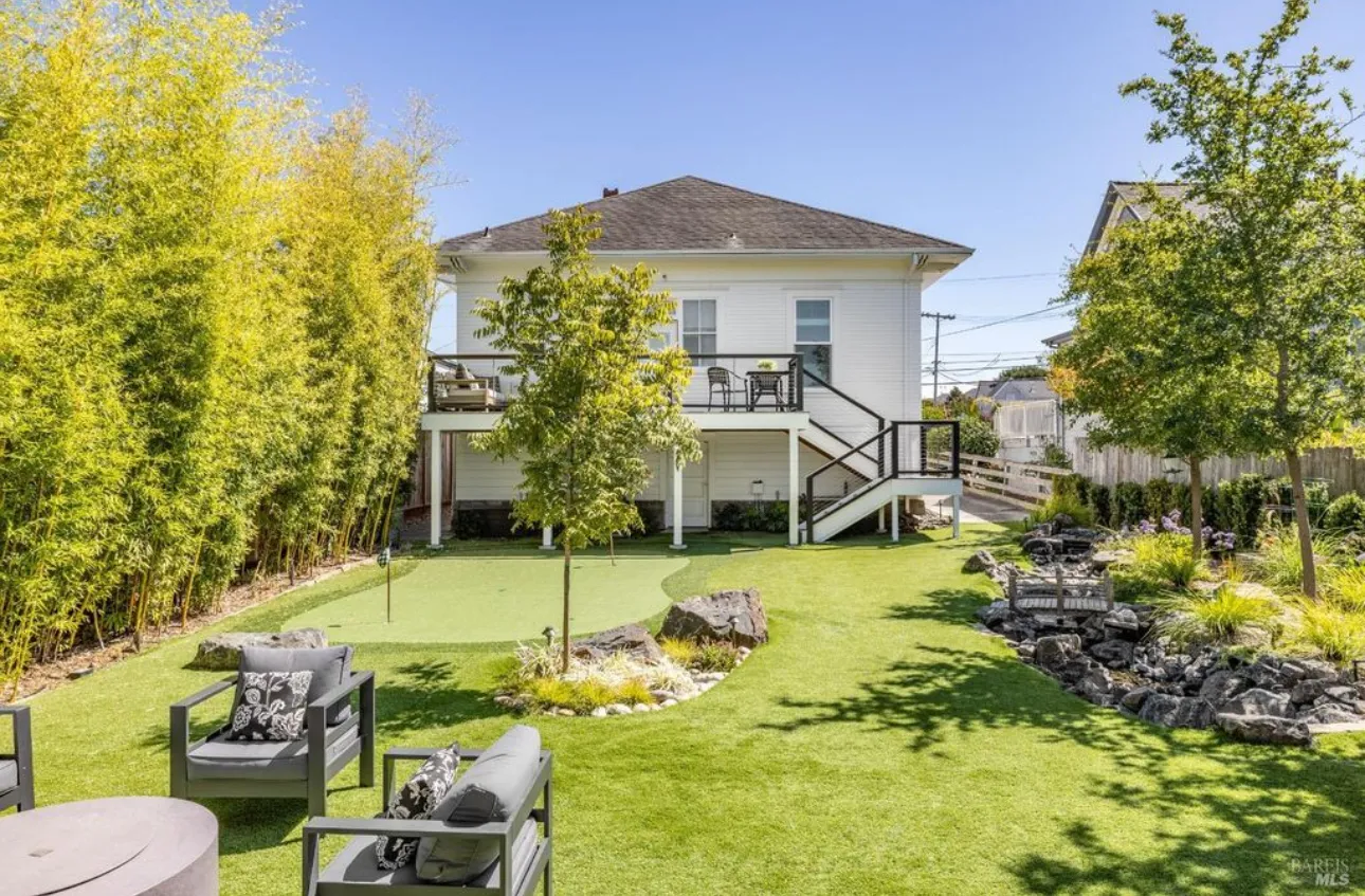 Multi-level backyard landscape